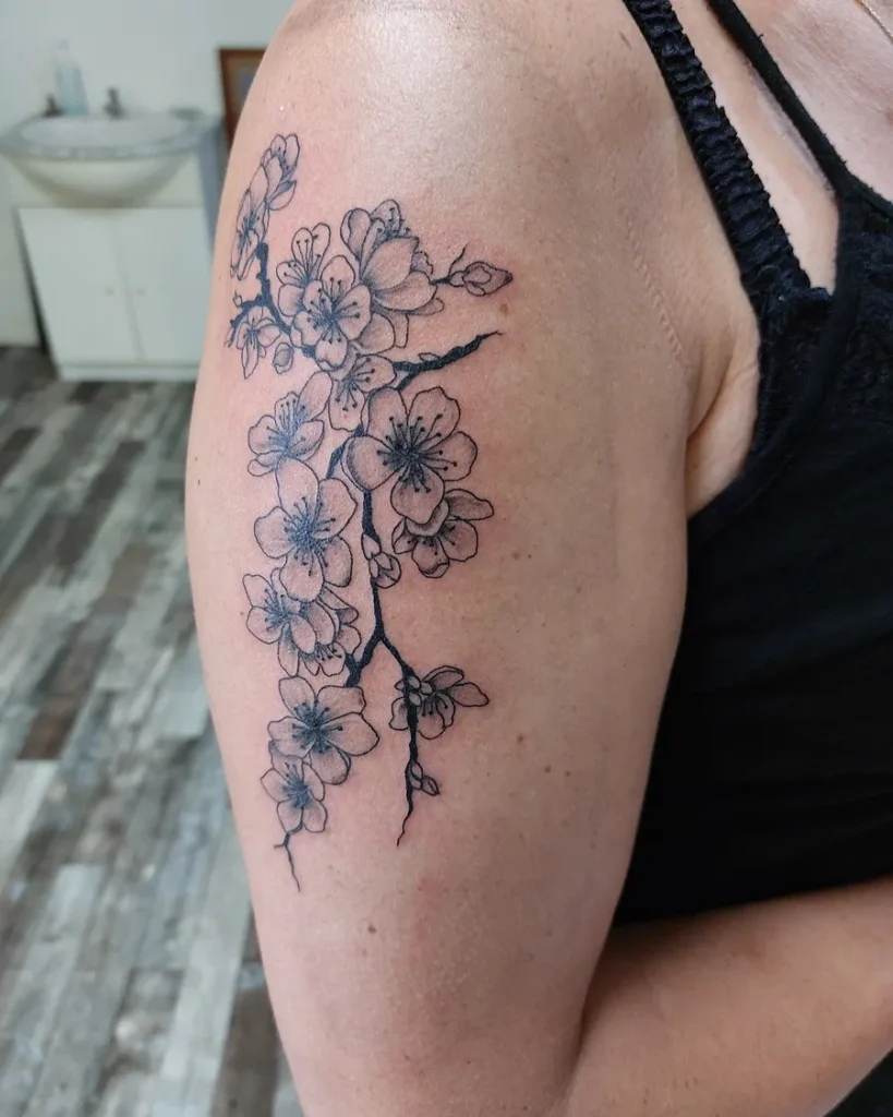 Réalisation de tatouage par Cyril Lenoir, tatouage et piercing à Saint Jean d'Angely