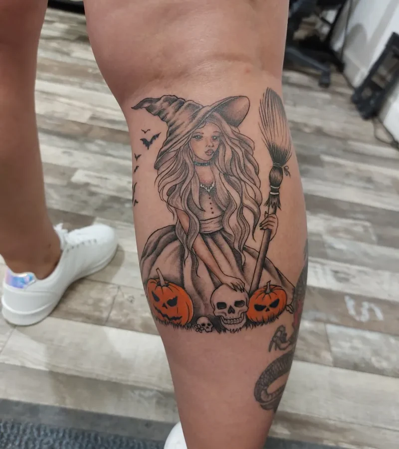 Réalisation de tatouage par Cyril Lenoir, tatouage et piercing à Saint Jean d'Angely