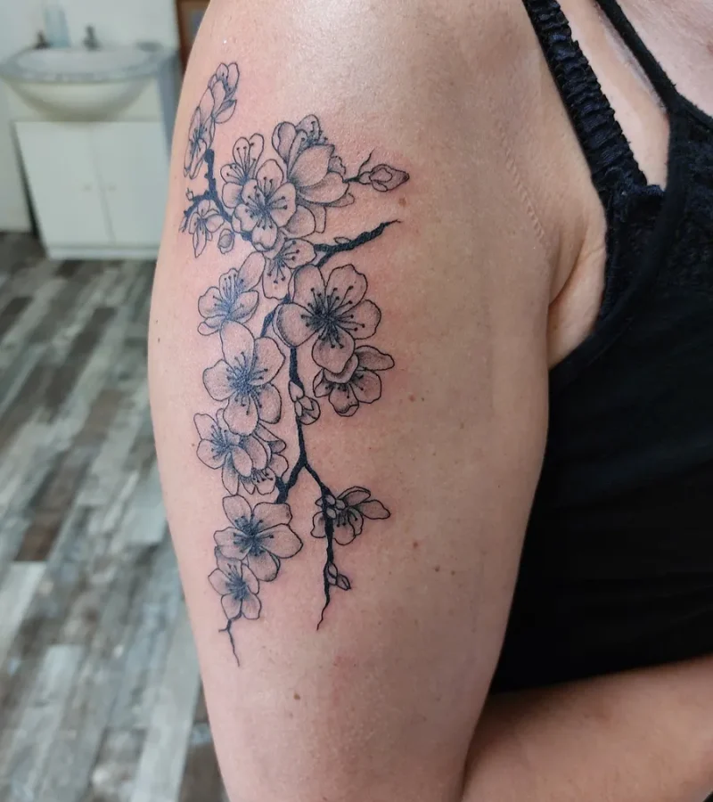 Réalisation de tatouage par Cyril Lenoir, tatouage et piercing à Saint Jean d'Angely
